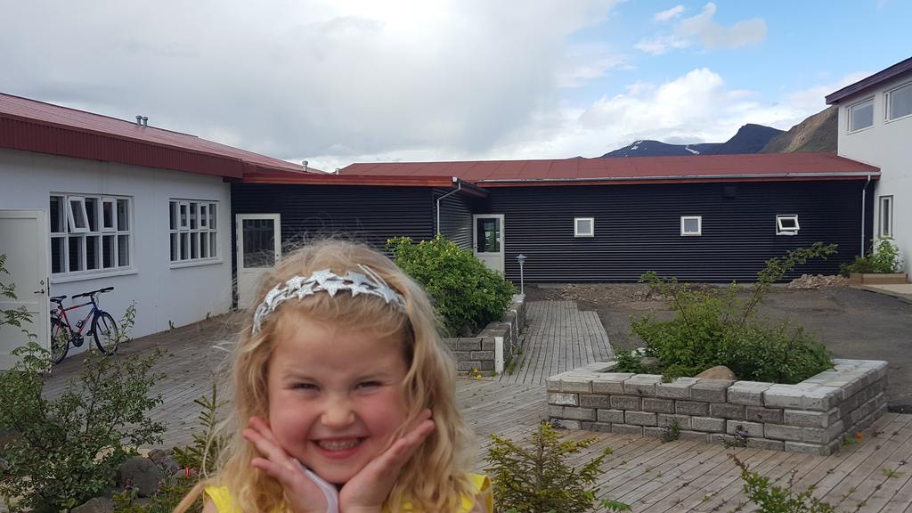 Hotel Sveinbjarnargerdi Svalbarthseyri Екстериор снимка